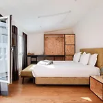 1869 Principe Real House B&B 4*