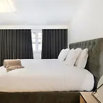 1869 Principe Real House 4* 리스본