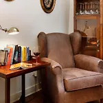 1869 Principe Real House 4* 리스본