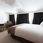 1869 Principe Real House B&B 4*