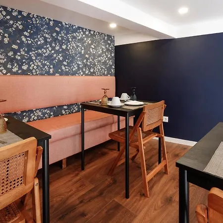 1869 Principe Real House 4*